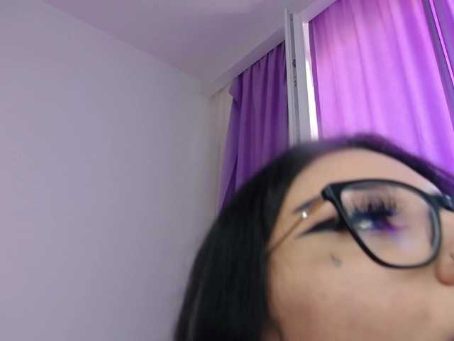RavenFoxy live webcam show