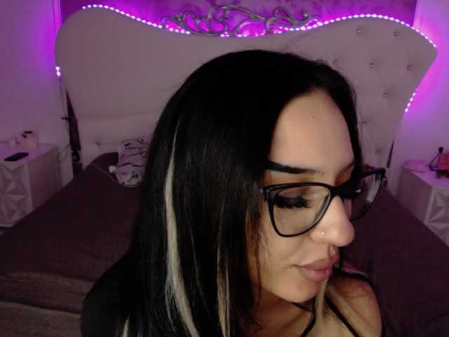 RavenFoxy live cam on BongaCams
