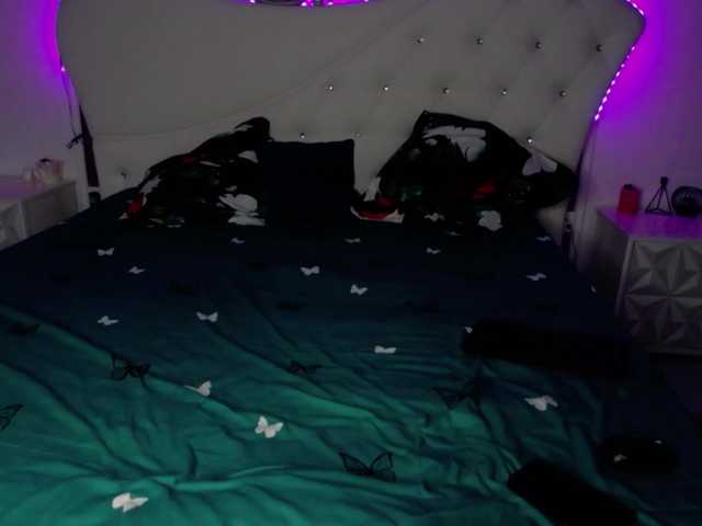 RavenFoxy live cam preview