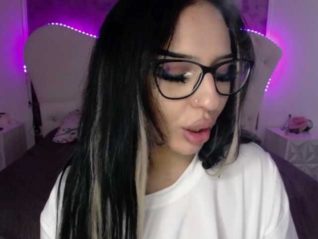 RavenFoxy live cam on BongaCams