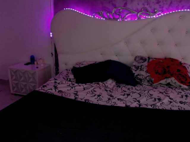 RavenFoxy, live now on BongaCams