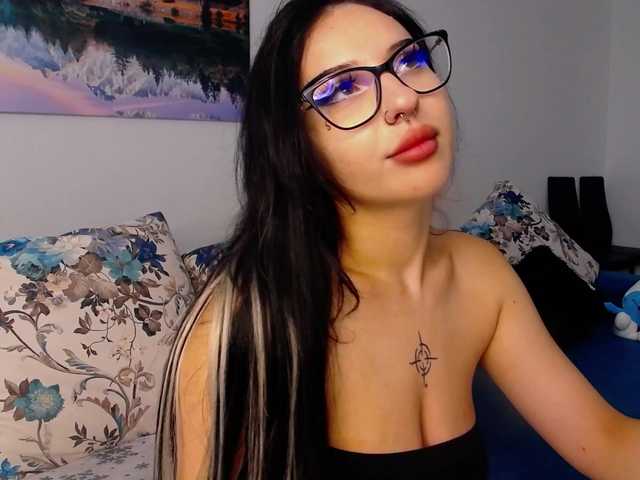 RavenFoxy live cam on BongaCams