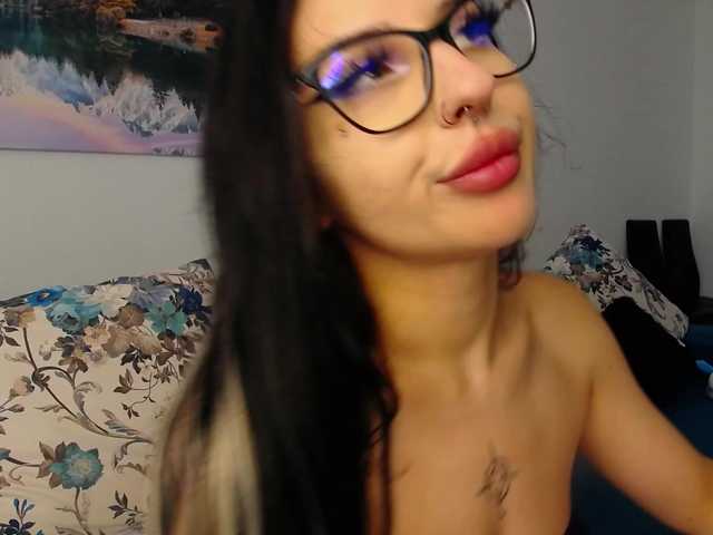 RavenFoxy live cam on BongaCams