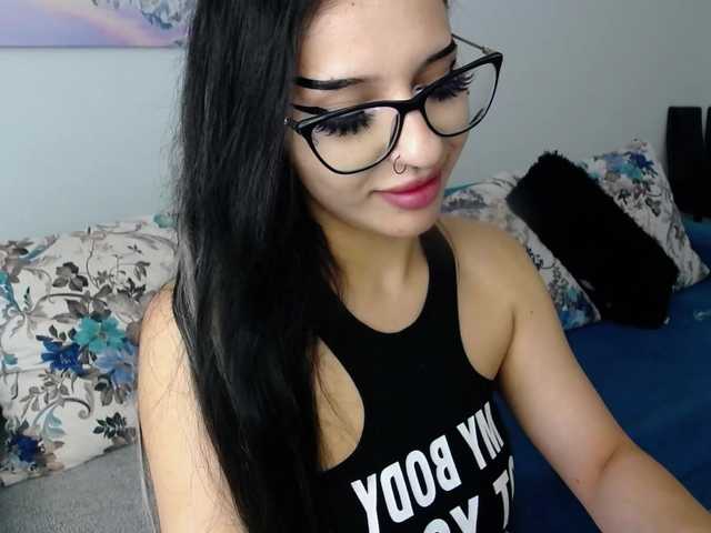RavenFoxy live webcam show