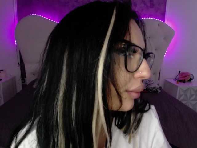 RavenFoxy live cam on BongaCams