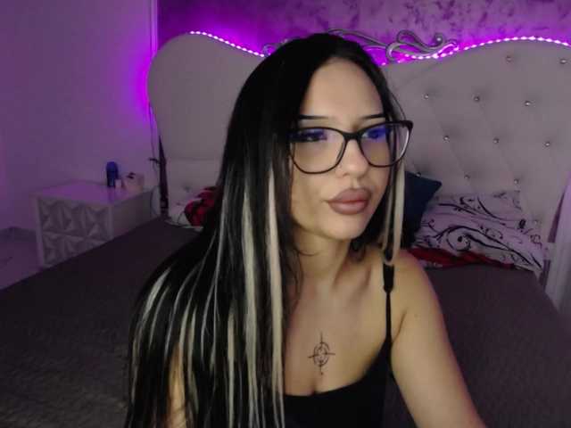 RavenFoxy live cam on BongaCams