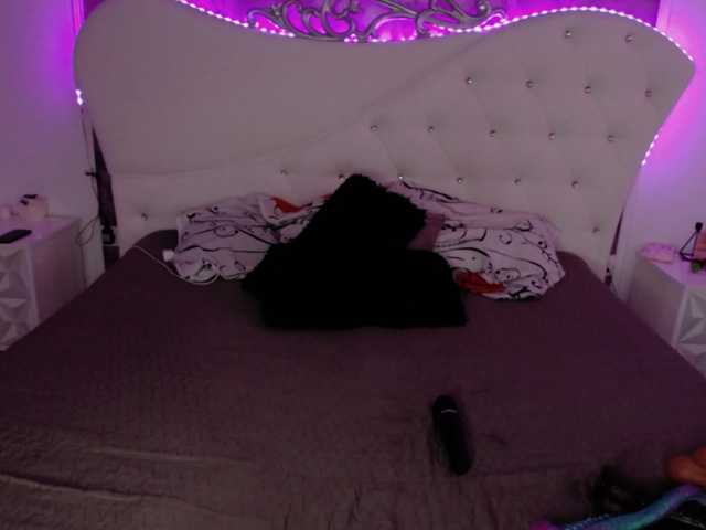RavenFoxy live cam on BongaCams