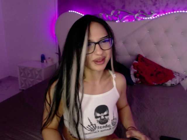 RavenFoxy live cam on BongaCams