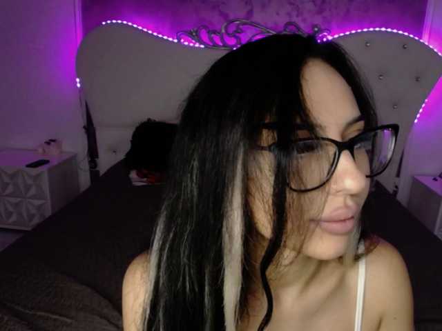 RavenFoxy live cam on BongaCams