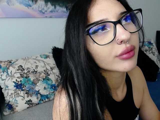 RavenFoxy live webcam show