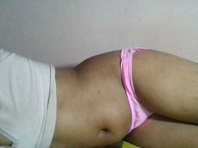 le modèle Rosah est en webcam porno dans un show sur le site bongacams, il possède les tags suivants: Ebony,Brunette,Trimmed