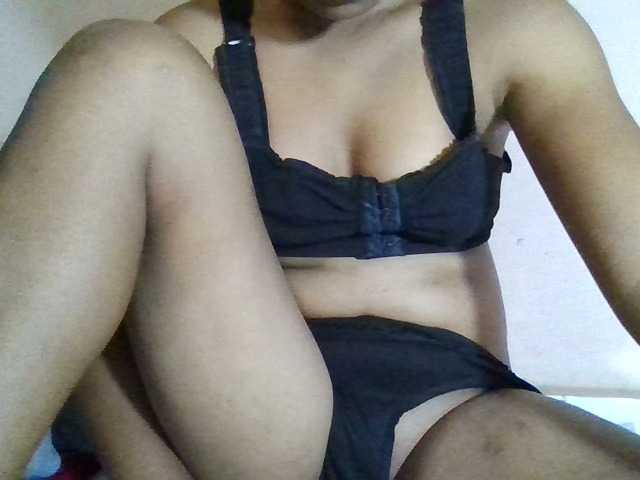 Rosah's BongaCams show and profile