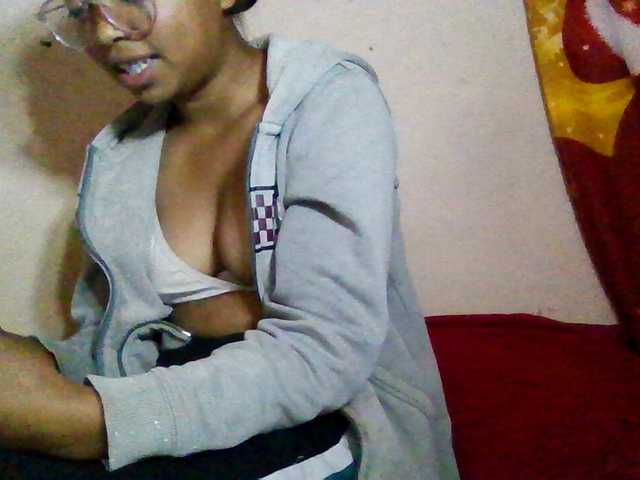Rosah live webcam show