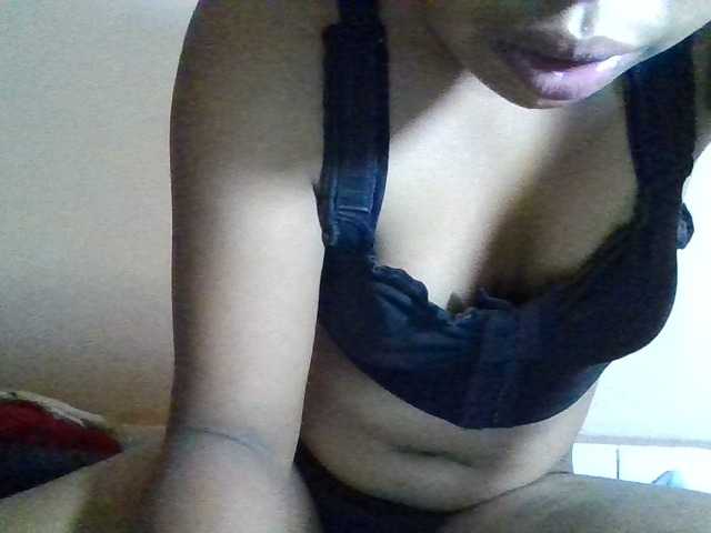 Rosah's BongaCams show and profile