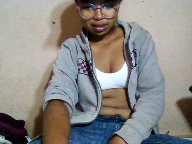 Rosah live webcam show