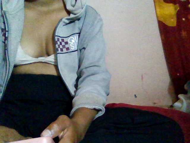 Rosah live webcam show