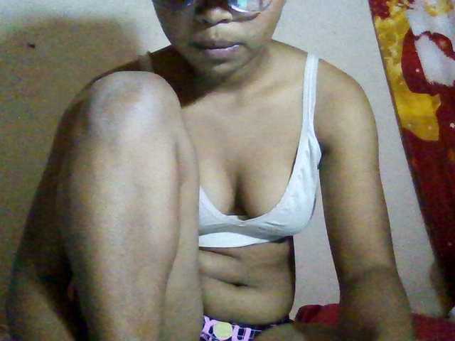 Rosah live webcam show