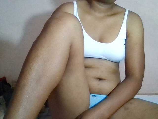 Rosah's BongaCams show and profile