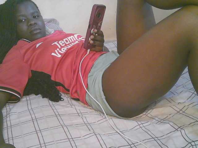 le modèle Fancy-melody est en webcam porno dans un show sur le site bongacams, il possède les tags suivants: Ebony,Brunette,Shaved