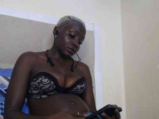 Queenbee25 webcam