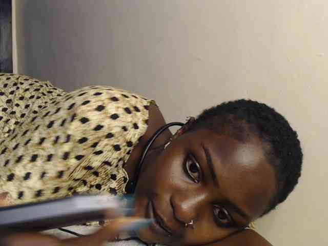 Queenbee25 webcam