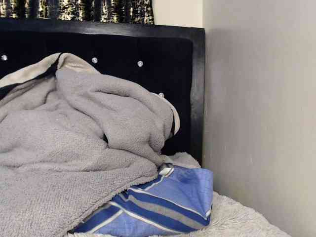 Queenbee25 webcam