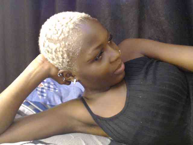 Queenbee25 webcam