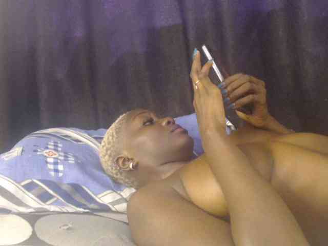 Queenbee25 webcam