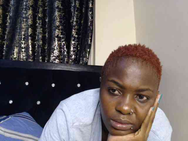 Queenbee25 webcam