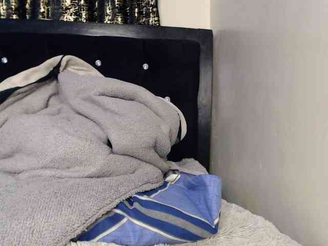 Queenbee25 webcam