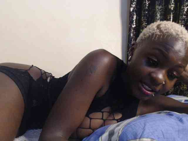 Queenbee25 webcam