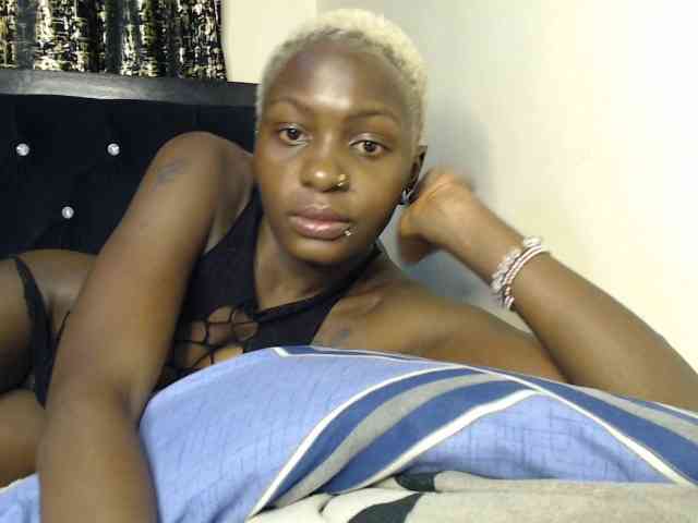 Queenbee25 webcam