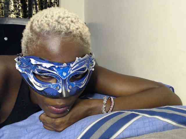Queenbee25 webcam