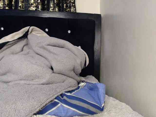 Queenbee25 webcam