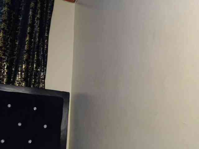 Queenbee25 webcam