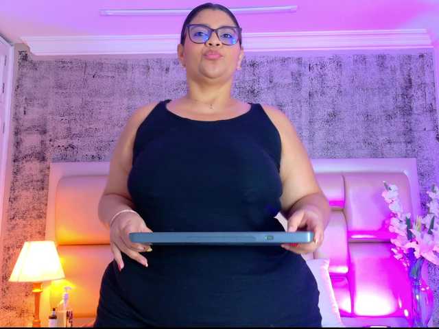 SelennaCooper's BongaCams show and profile