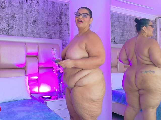 SelennaCooper's BongaCams show and profile