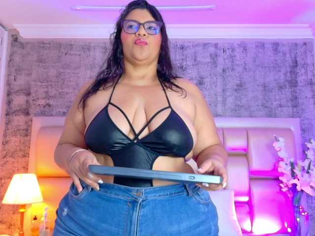 SelennaCooper's BongaCams show and profile