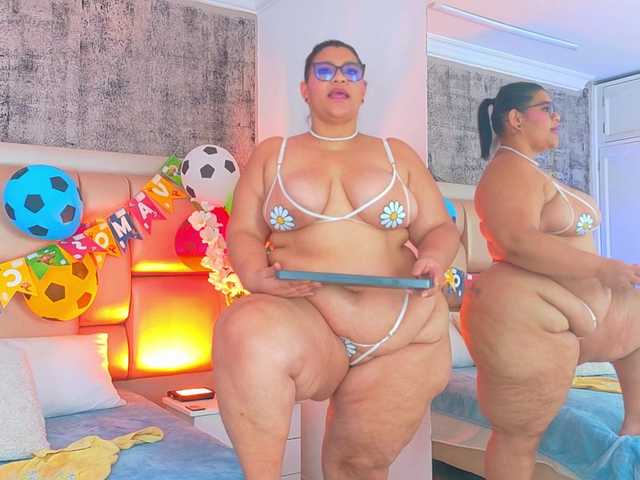 SelennaCooper live cam on BongaCams