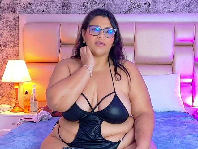 SelennaCooper's BongaCams show and profile