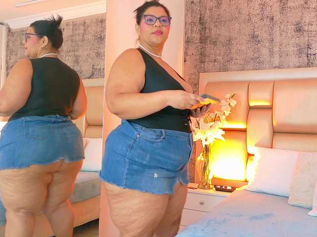 SelennaCooper live cam on BongaCams
