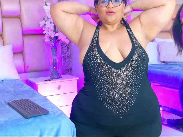 SelennaCooper webcam