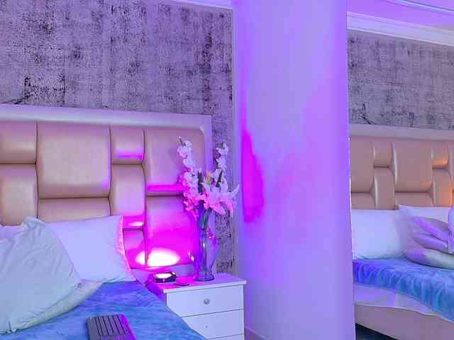 SelennaCooper webcam