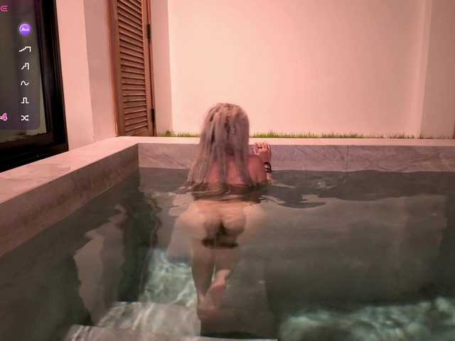 Sonya-Love live cam on BongaCams