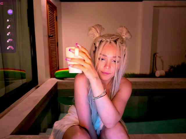 Sonya-Love webcam