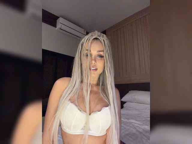 Sonya-Love webcam