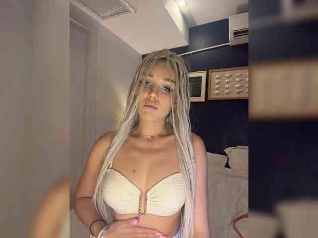 Sonya-Love webcam
