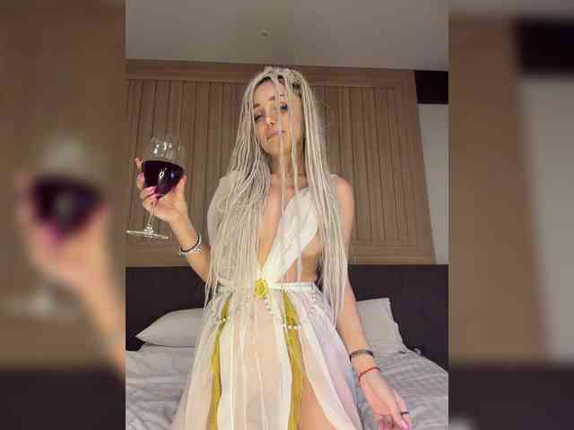 Sonya-Love webcam