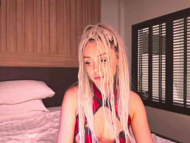 Sonya-Love webcam
