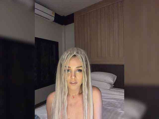Sonya-Love webcam